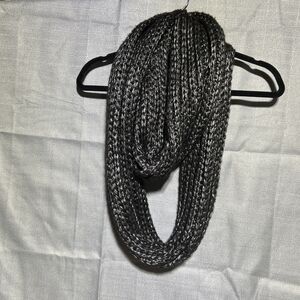 Anthropologie Vincent Pradier Black/Silver Metallic Infinity Scarf‎ Grunge Knit